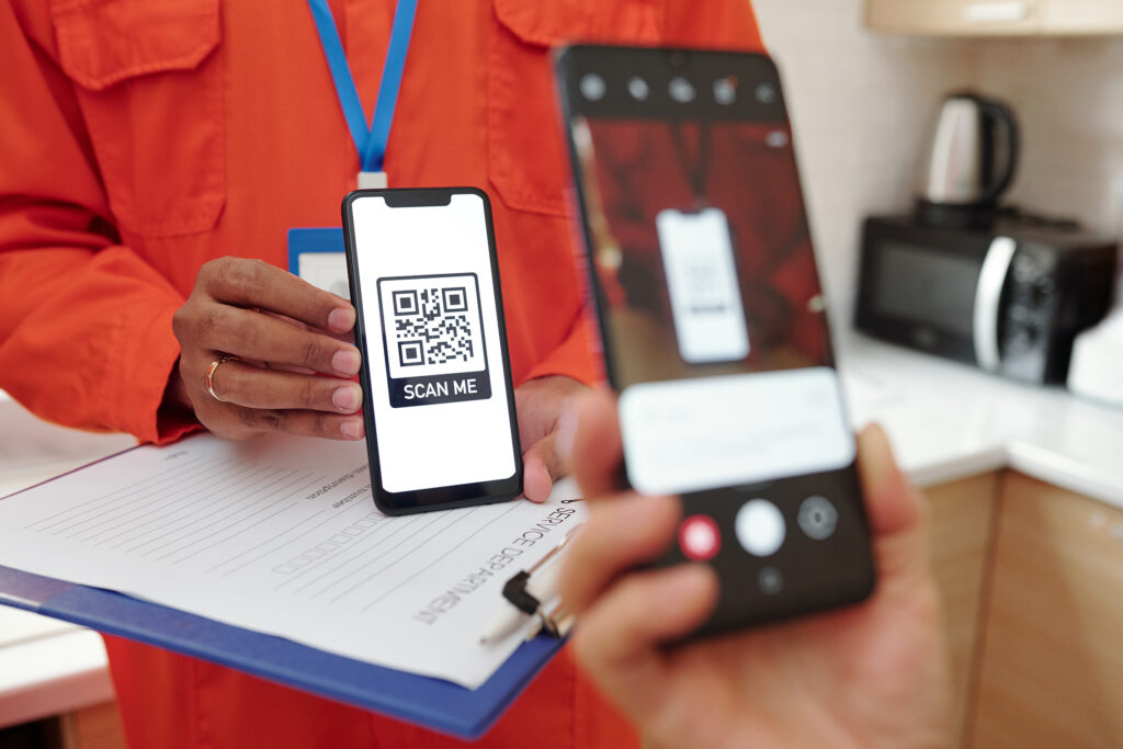 client scanning qr code for payment
